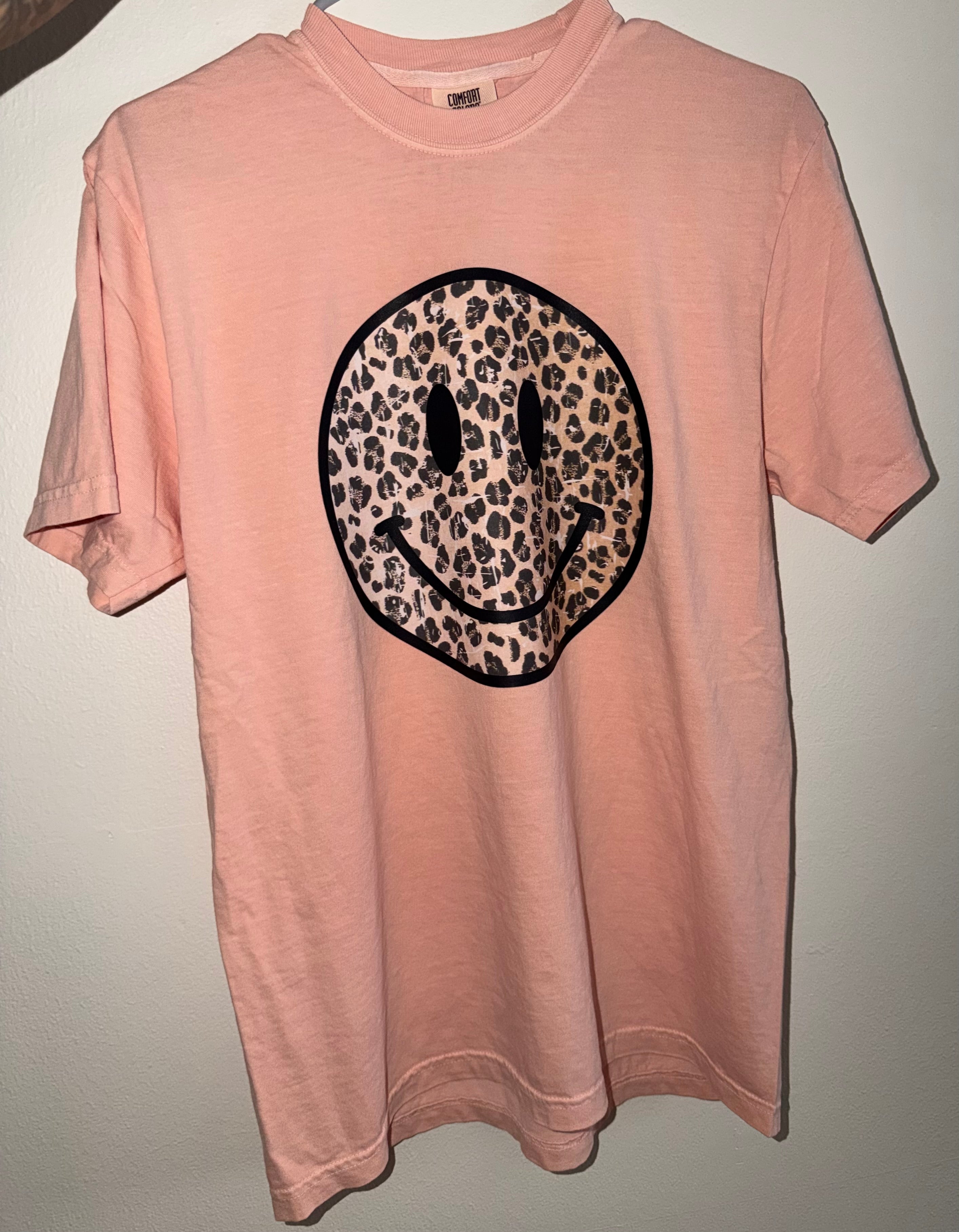 "Cheetah Smiley" Vintage-Wash Graphic Tee